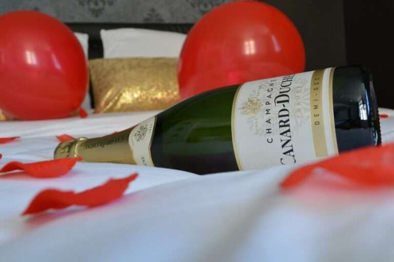 champagne de la Love room en vendée "Les Secrets de Mercure" à quelques kilomètres du Puy du Fou